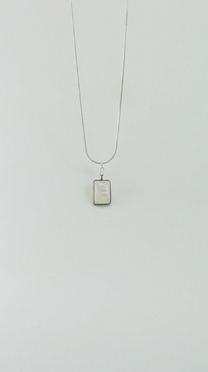 Moonlight_Yoga_Jewelry_Necklace_Moonstone_Pendant_Silver_White