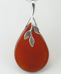 Nectar_Yoga_Jewelry_Necklace_Carnelian_Pendant_Silver_Red_Close Nectar_Yoga_Jewelry_Necklace_Carnelian_Pendant_Silver_Red_Close
